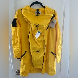 Babywearing Raincoat Yellow NWT Packable Zip Panel